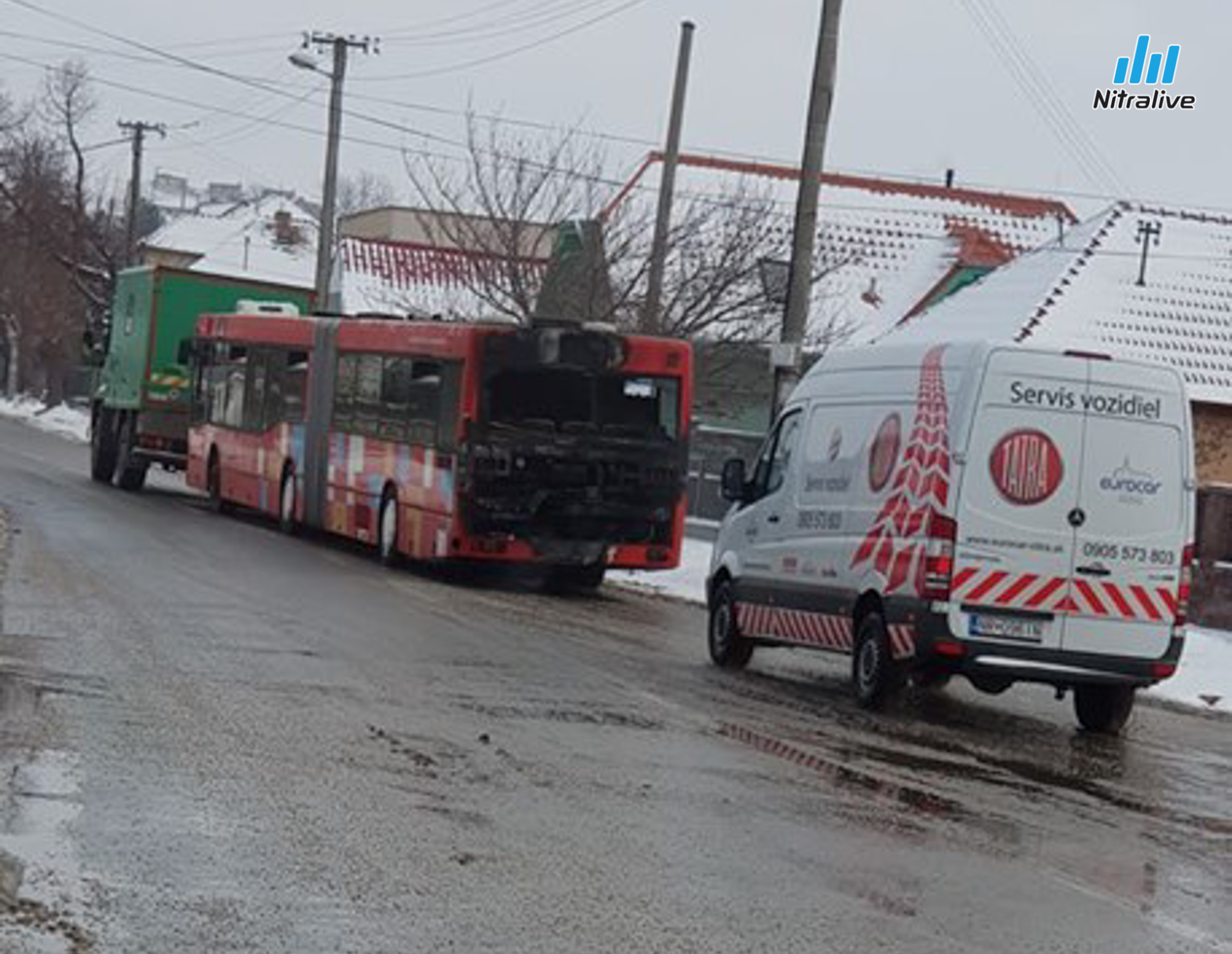 V Janíkovciach dnes horel autobus bratislavskej MHD