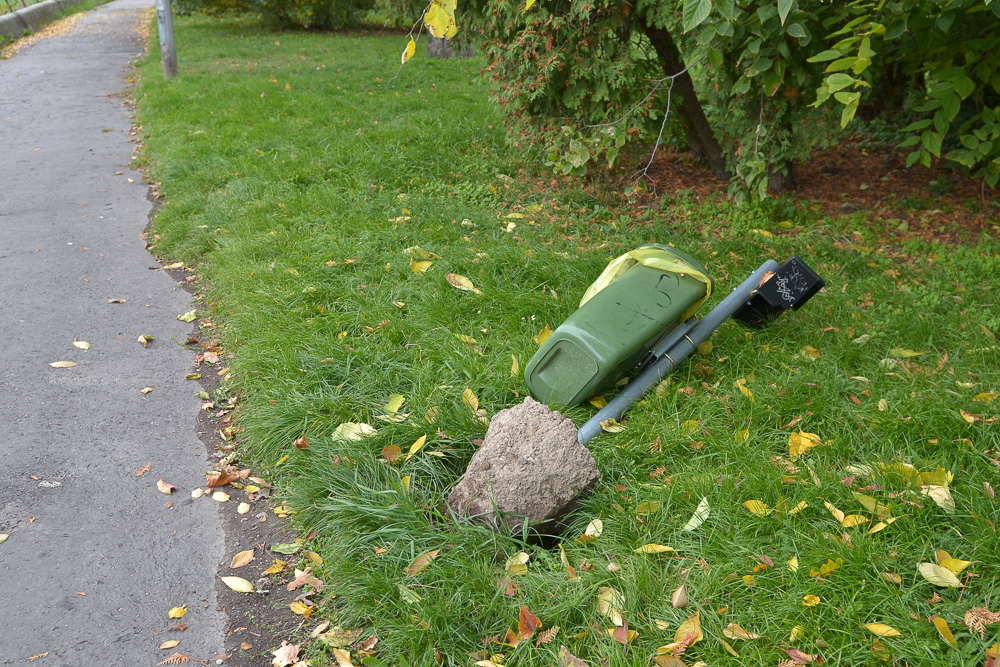 Vyvrátená smetná nádoba