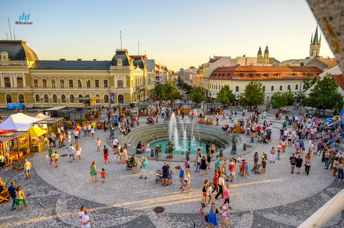 Pohľad na centrum Nitry z vyhliadkového kola na námestí