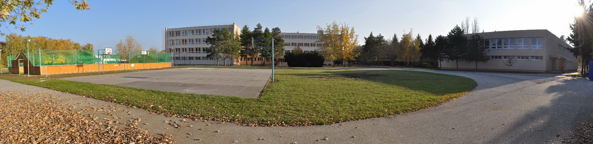 Základná škola Nábrežie mládeže v Nitre- panorama