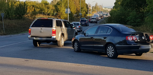 V stredu 13. septembra medzi 7:15 a 8:00 hod. ráno sa niekoľko obyvateľov Nitry zišlo na Kyneku na križovatke pri Klimaku, aby spoločne vyjadrili nespokojnosť s dopravnou situáciou v tejto mestskej časti a poukázali na dlhodobé neriešenie tohto problému