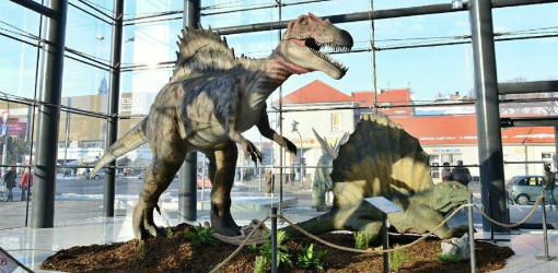 Netradičná výstava s názvom „SVET DINOSAUROV“, ktorá sa bude konať v termíne od 6. februára do 5. marca 2015 na všetkých troch podlažiach Galérie MLYNY v Nitre