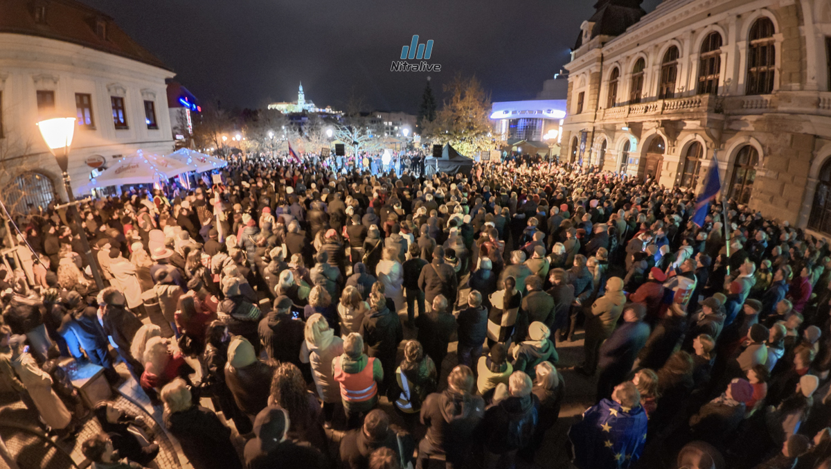 Demokraciu si nedáme! Protest za ideály Nežnej (protest 16.11.2025)