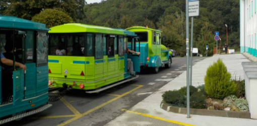 Odchod vláčika je len o 14:00 hod. zo Svätoplukovho námestia a len cez víkendy v mesiaci september 2018