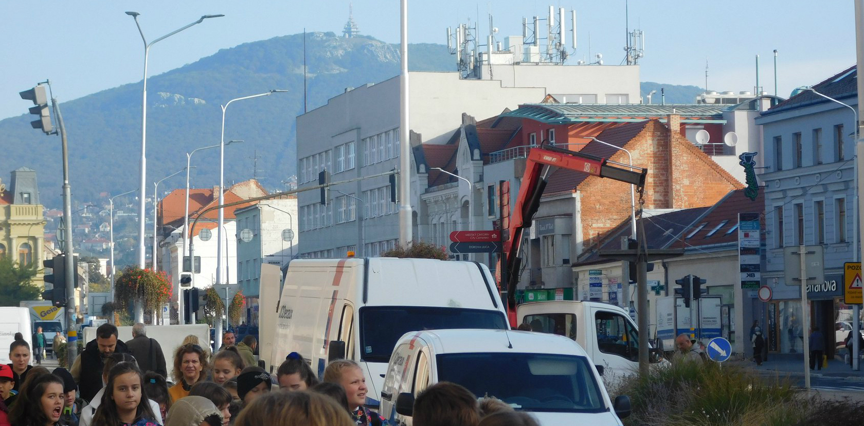 Mesto Nitra dalo odstrániť hodiny na križovatke pri tržnici