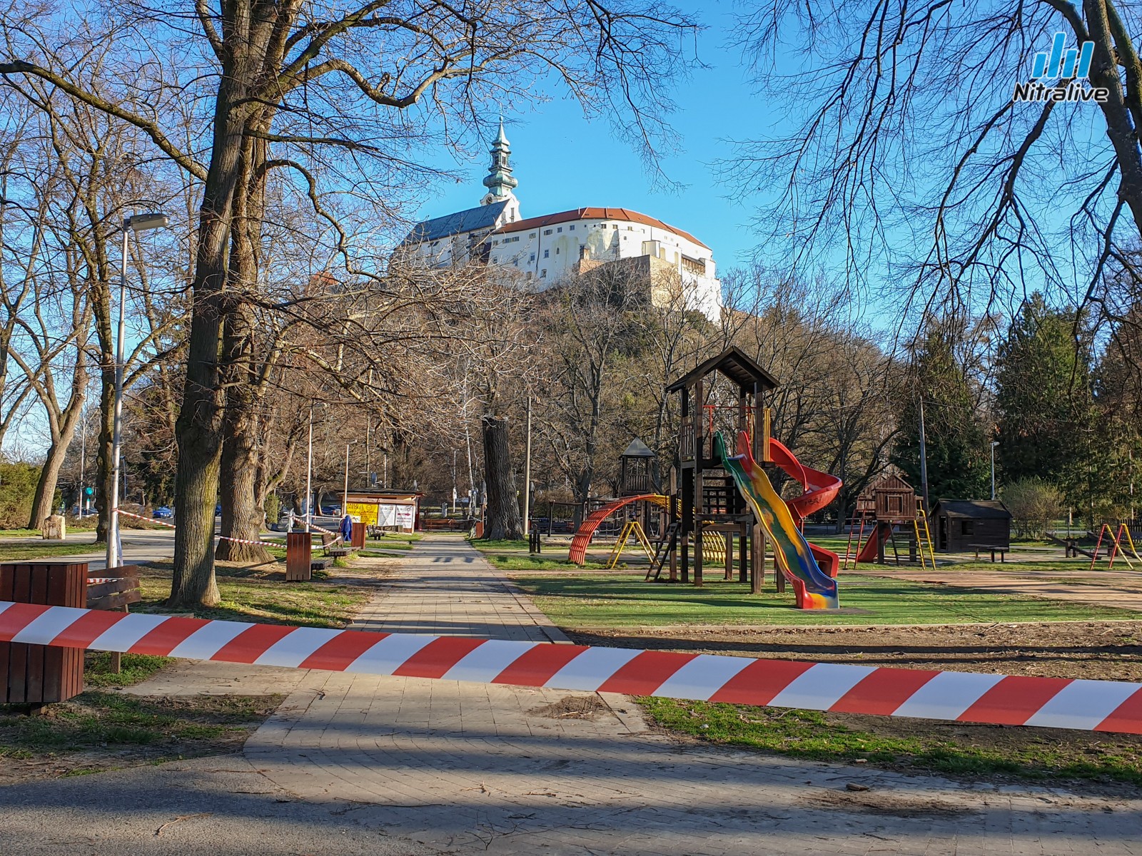 Uzatvorené ihrisko v parku na Sihoti v Nitre