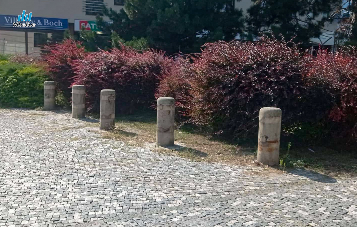 Na Svätoplukovom námestí obnoví mesto lavičky, parčík a trávnik, pribudne mobilná zeleň