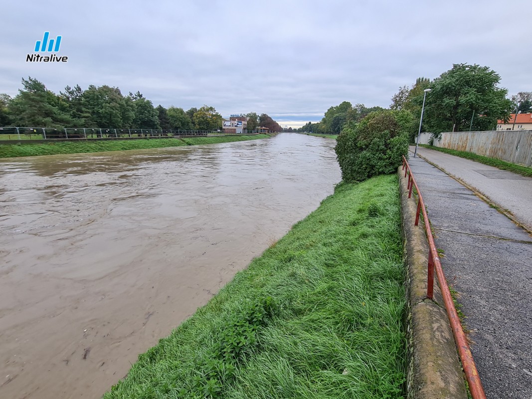 Foto + video: Zvýšená hladina rieky Nitra (15. október 2020)