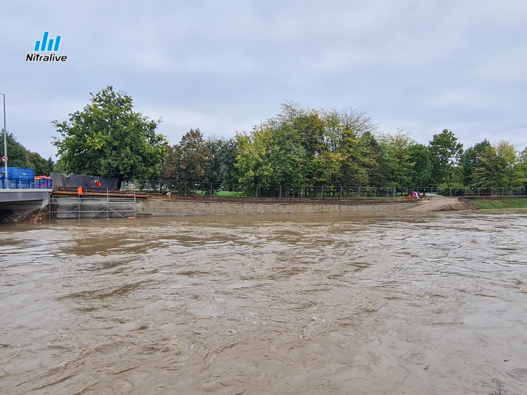 Foto + video: Zvýšená hladina rieky Nitra (15. október 2020)