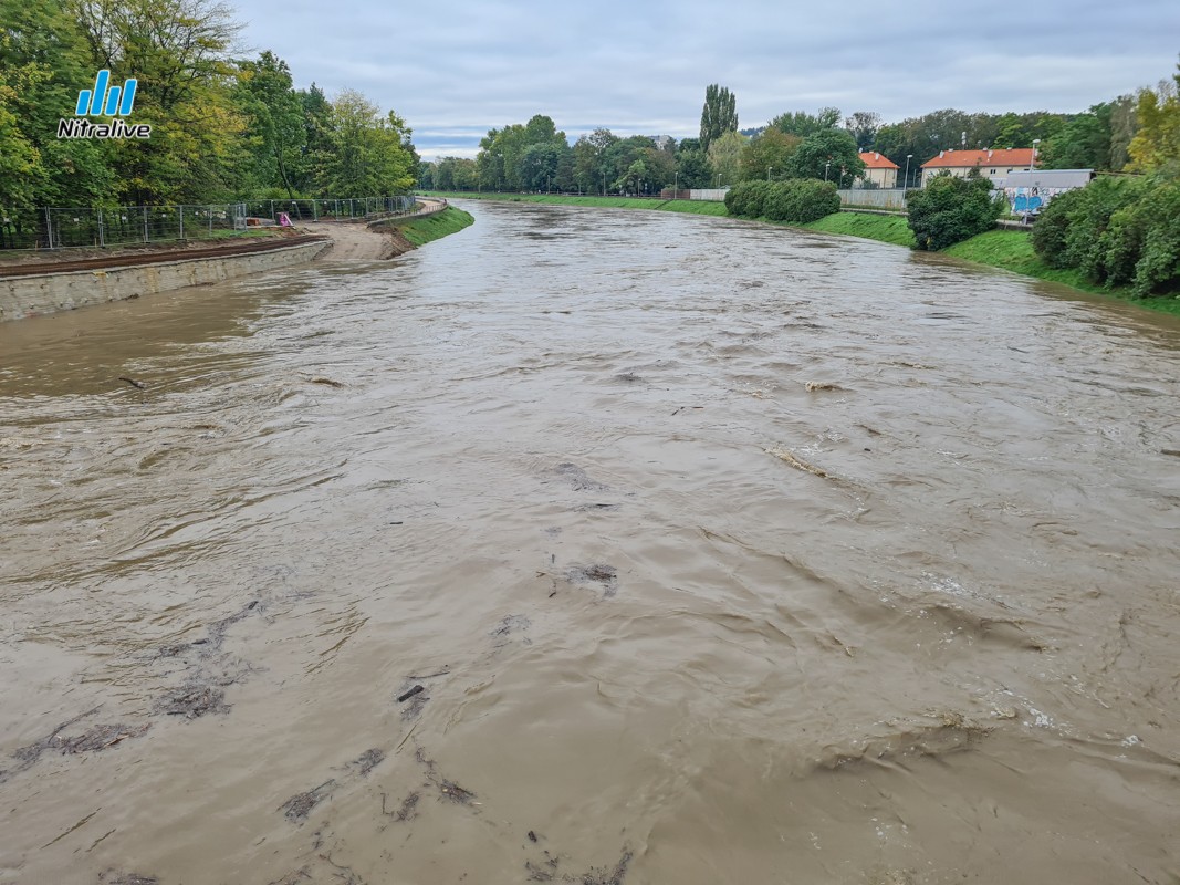 Foto + video: Zvýšená hladina rieky Nitra (15. október 2020)