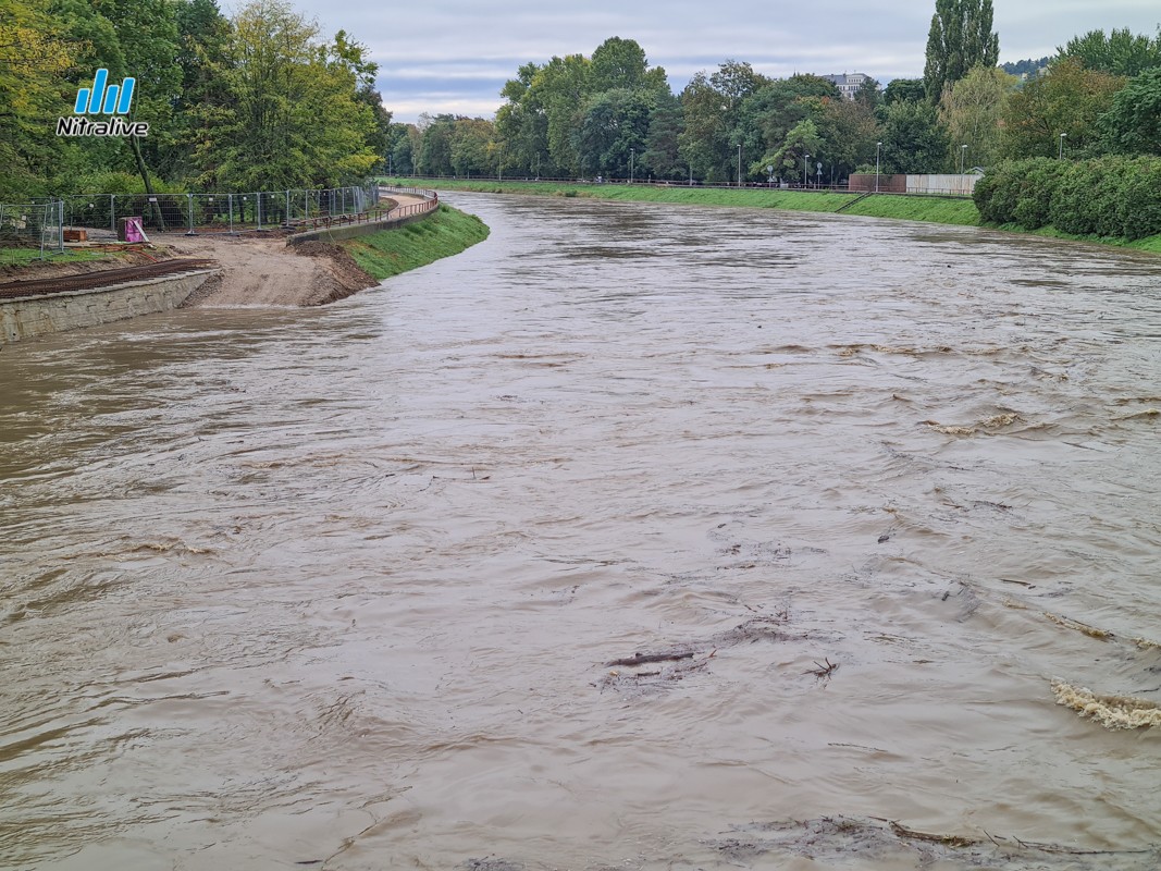 Foto + video: Zvýšená hladina rieky Nitra (15. október 2020)