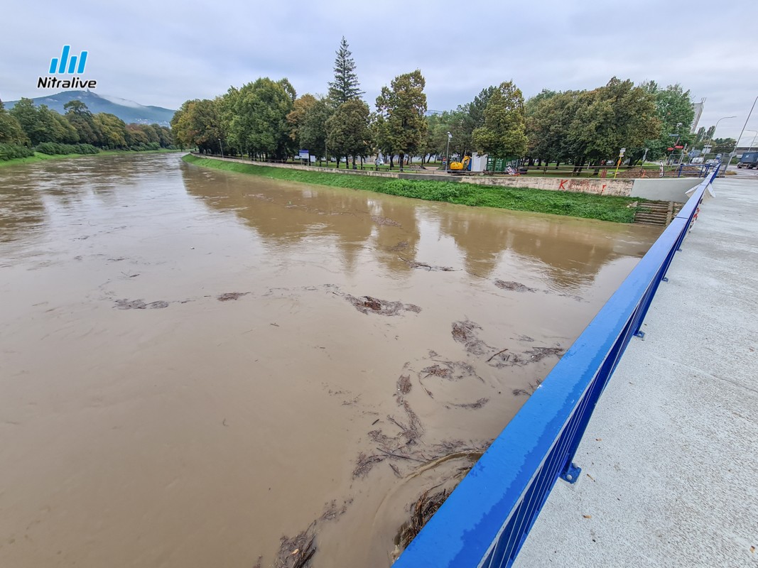 Foto + video: Zvýšená hladina rieky Nitra (15. október 2020)