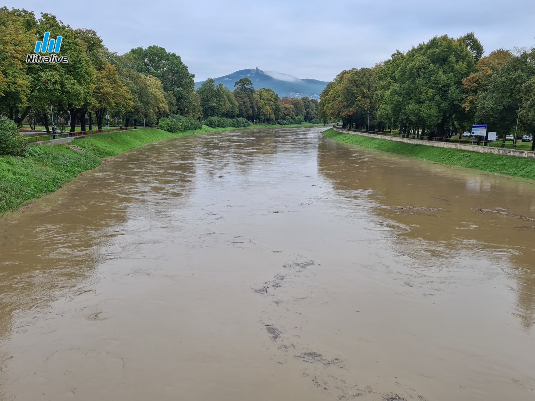 Foto + video: Zvýšená hladina rieky Nitra (15. október 2020)