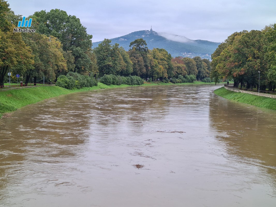 Foto + video: Zvýšená hladina rieky Nitra (15. október 2020)