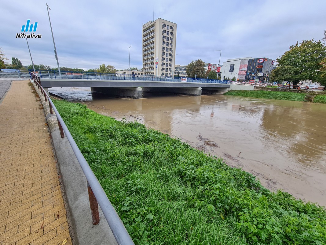 Foto + video: Zvýšená hladina rieky Nitra (15. október 2020)