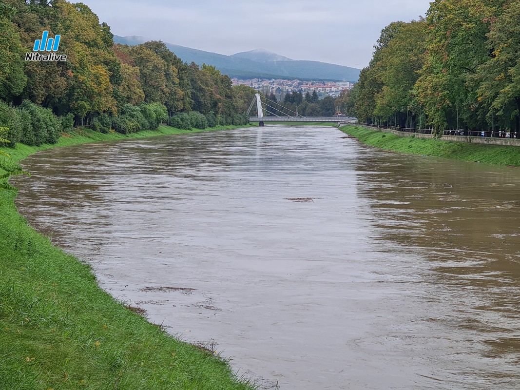 Foto + video: Zvýšená hladina rieky Nitra (15. október 2020)