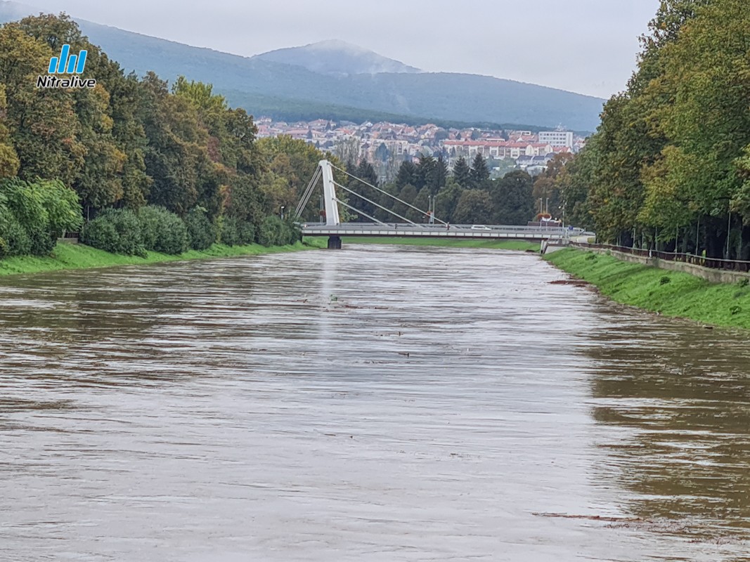 Foto + video: Zvýšená hladina rieky Nitra (15. október 2020)