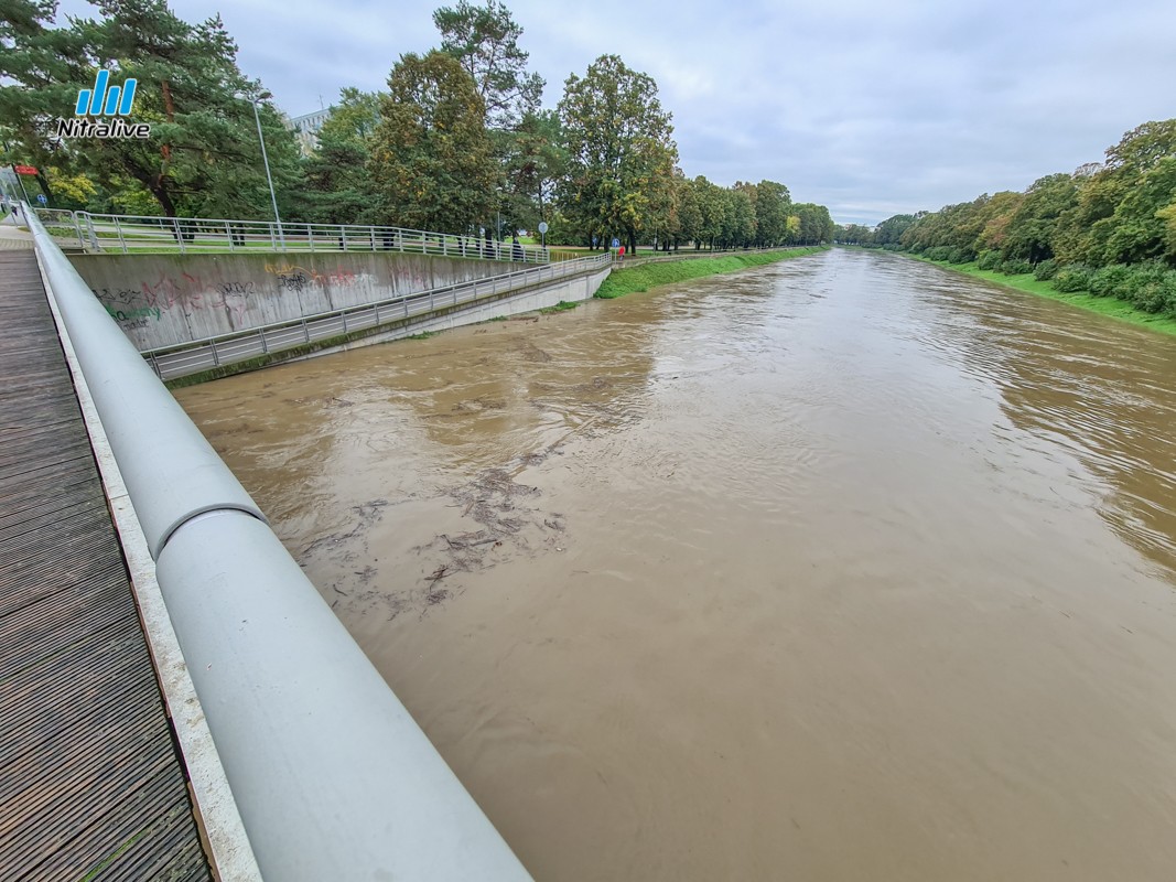 Foto + video: Zvýšená hladina rieky Nitra (15. október 2020)