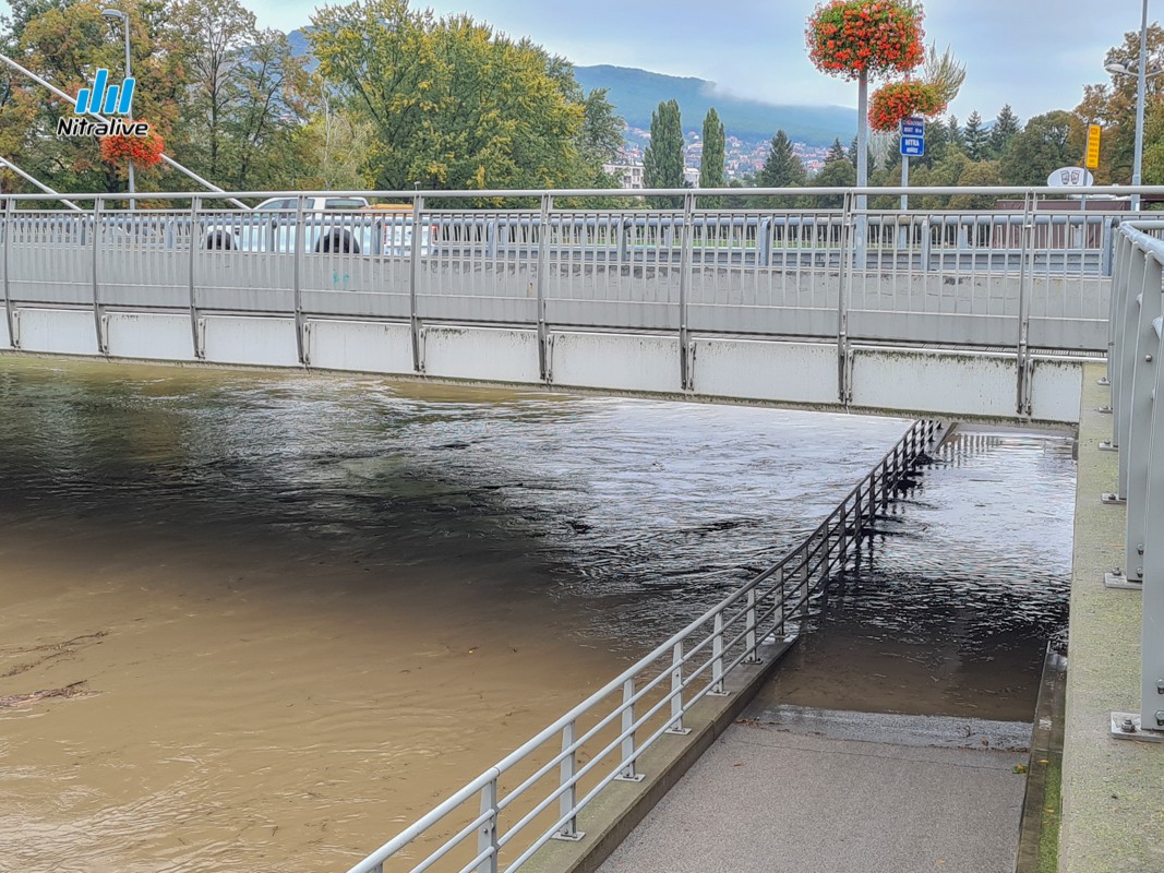 Foto + video: Zvýšená hladina rieky Nitra (15. október 2020)