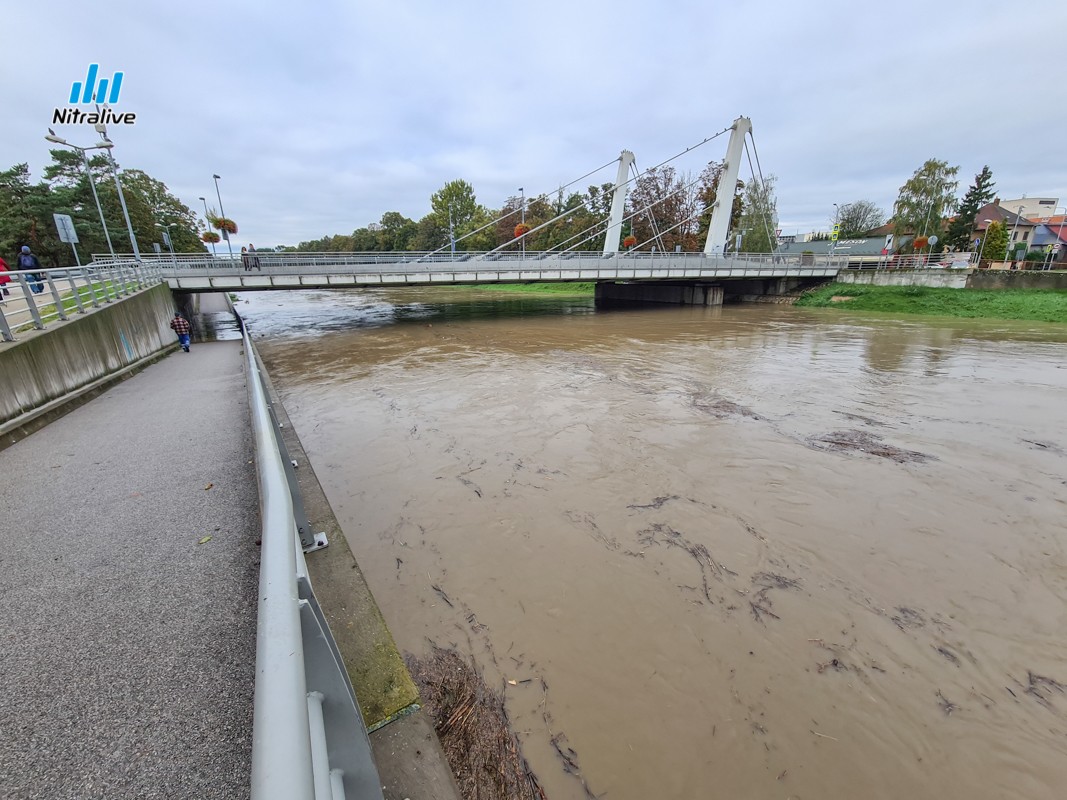 Foto + video: Zvýšená hladina rieky Nitra (15. október 2020)