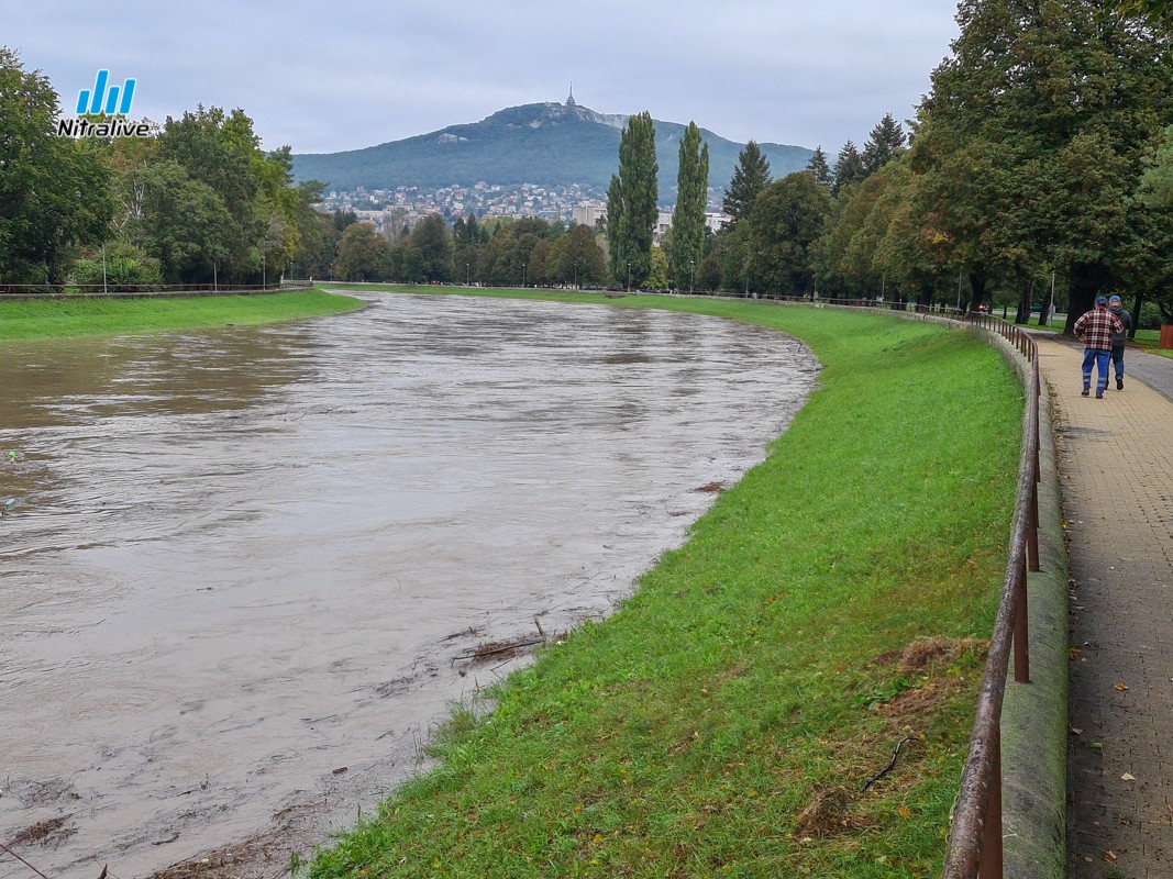 Foto + video: Zvýšená hladina rieky Nitra (15. október 2020)