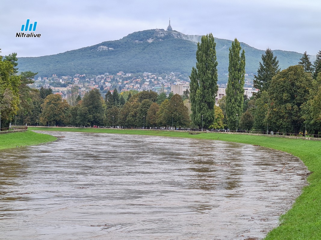 Foto + video: Zvýšená hladina rieky Nitra (15. október 2020)