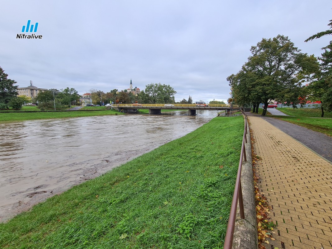 Foto + video: Zvýšená hladina rieky Nitra (15. október 2020)