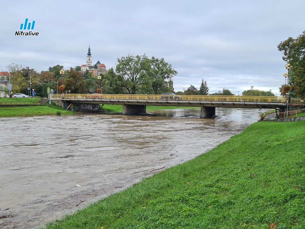 Foto + video: Zvýšená hladina rieky Nitra (15. október 2020)