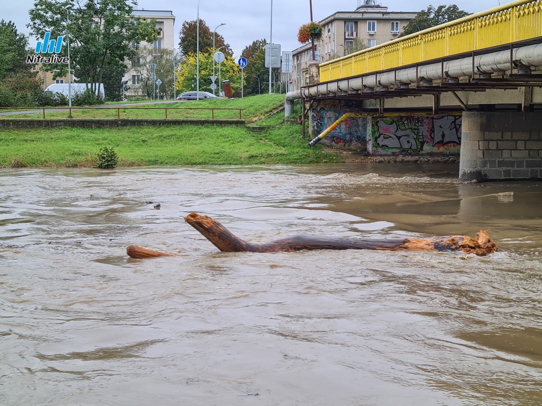 Foto + video: Zvýšená hladina rieky Nitra (15. október 2020)