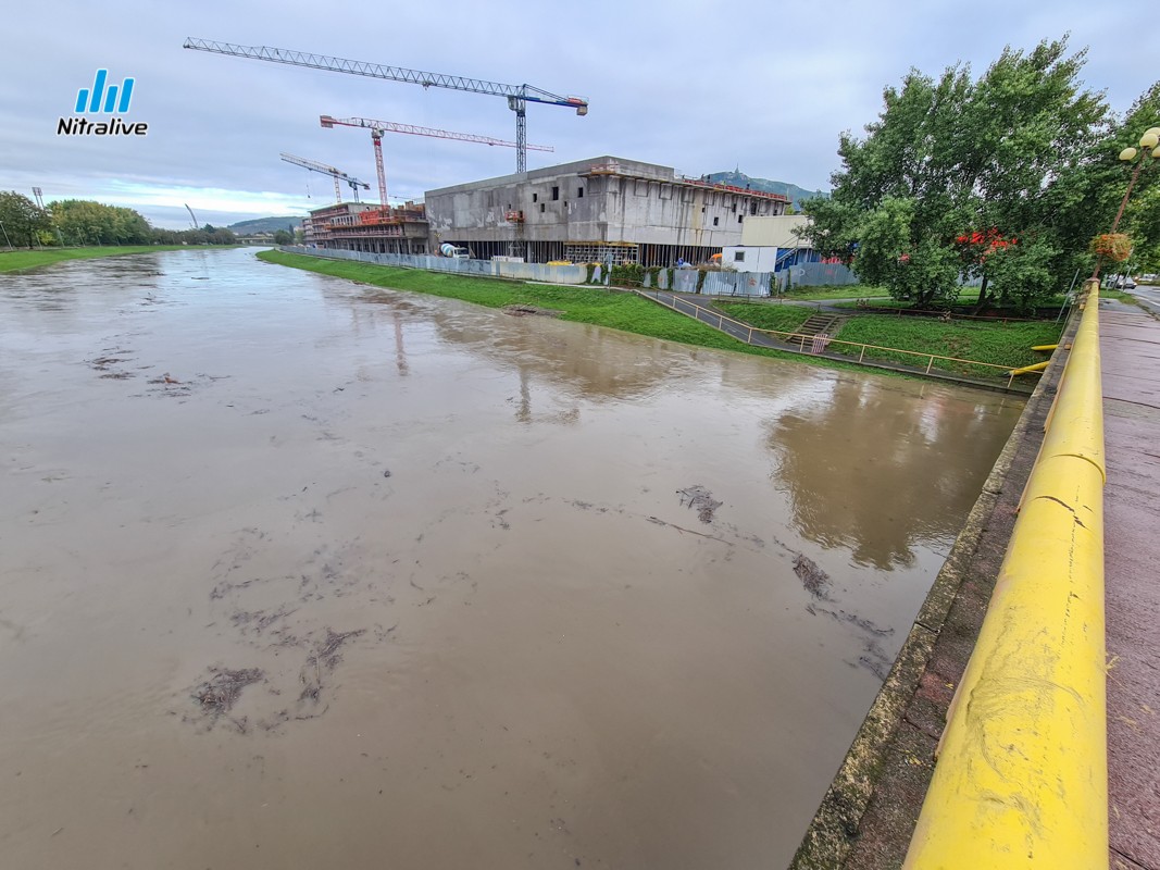 Foto + video: Zvýšená hladina rieky Nitra (15. október 2020)