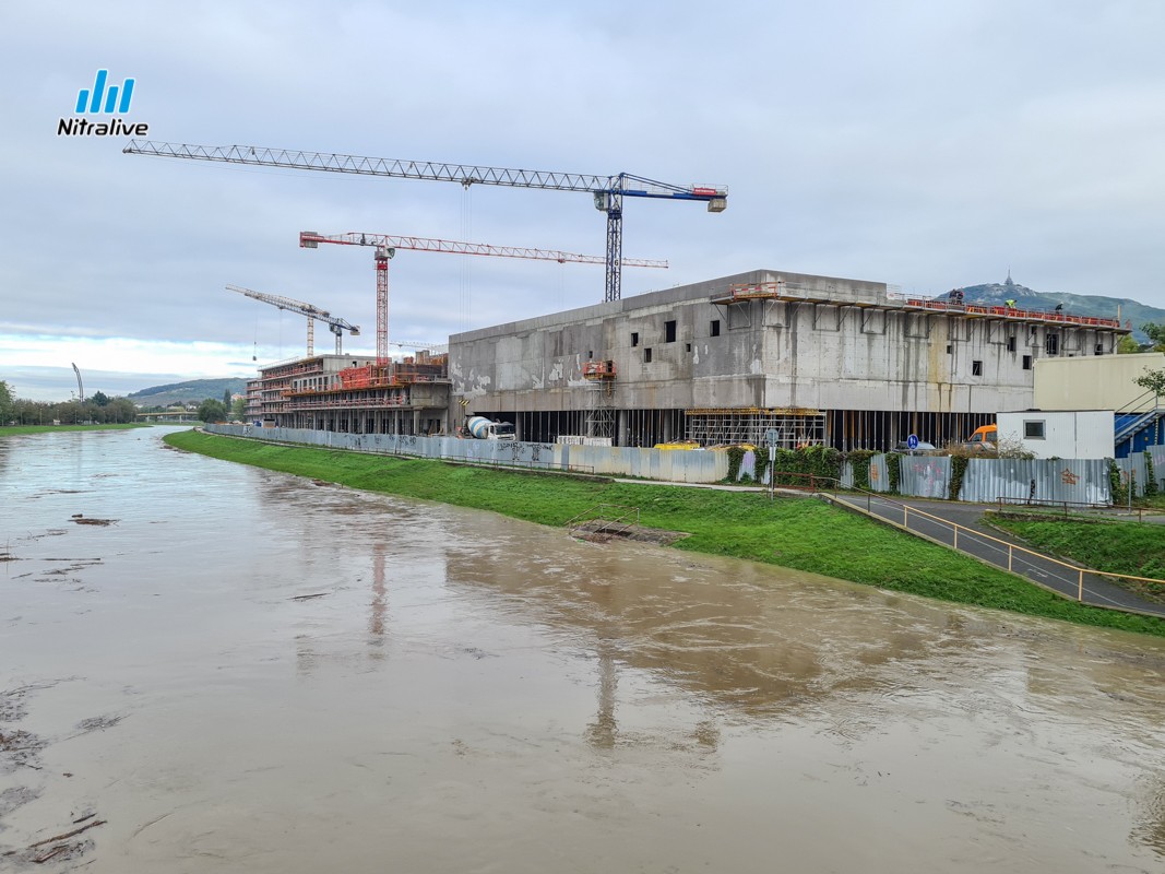 Foto + video: Zvýšená hladina rieky Nitra (15. október 2020)