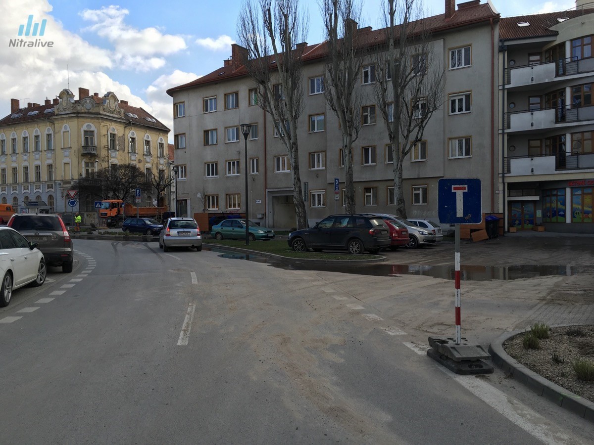 Prasknuté potrubie, Farská ulica Nitra