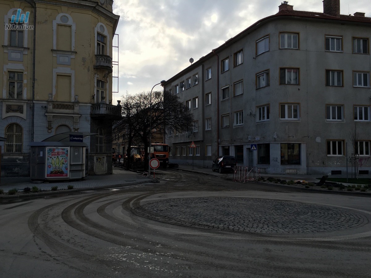 Prasknuté potrubie, Farská ulica Nitra