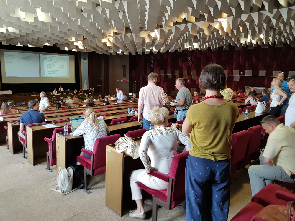 Podniky v Nitre zostávajú otvorené bez zmeny, poslanci stiahli návrh na obmedzenie prevádzkových hodín na prepracovanie