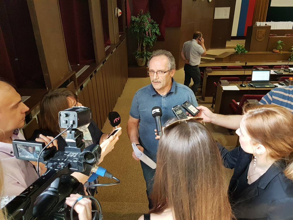 Podniky v Nitre zostávajú otvorené bez zmeny, poslanci stiahli návrh na obmedzenie prevádzkových hodín na prepracovanie