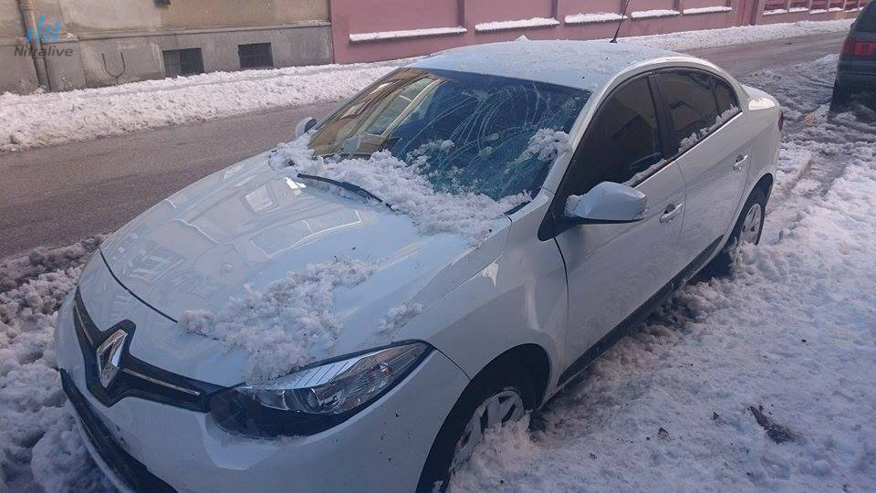 Poškodené autá na Osvaldovej ulici v Nitre