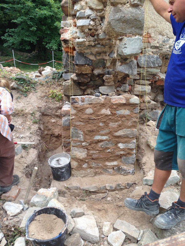 Pohľad na práce na ruinách kostola sv. Jozefa na Zobore