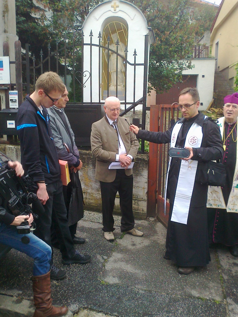 Na Chmeľovej doline slávnostne posvätili sochu sv. Jána Nepomuckého