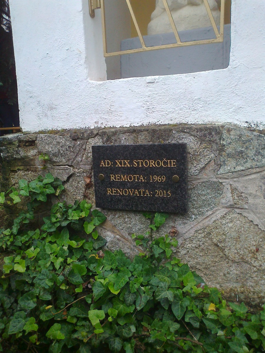 Na Chmeľovej doline slávnostne posvätili sochu sv. Jána Nepomuckého