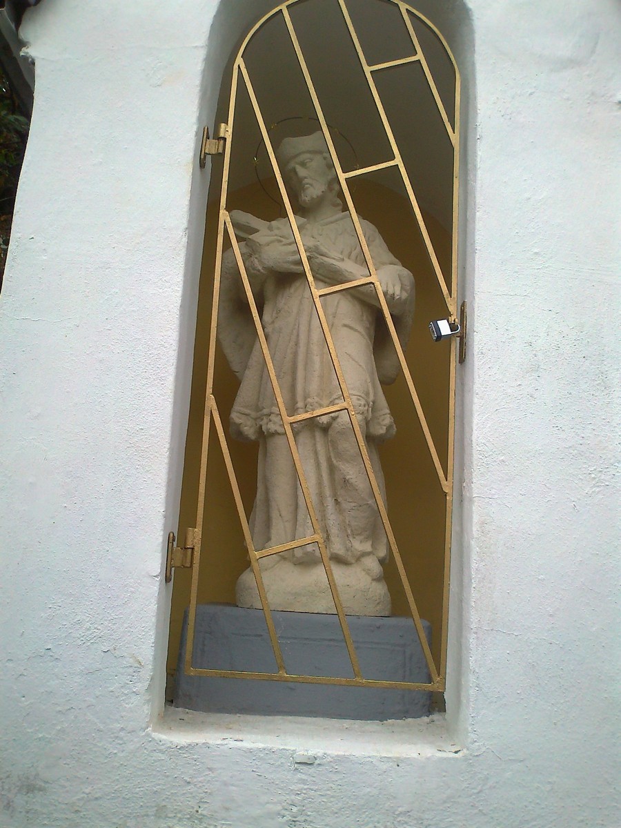 Na Chmeľovej doline slávnostne posvätili sochu sv. Jána Nepomuckého