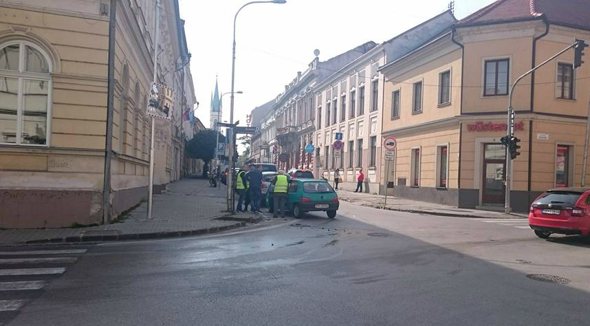 Na Farskej je opäť zrkadlo, napriek tomu došlo k nehode