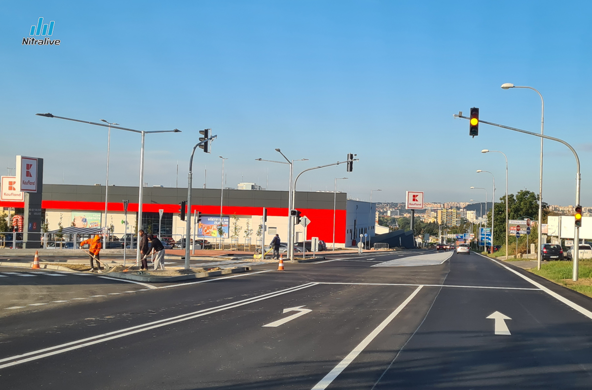 Aktualizované: Dopravné obmedzenia na Zlatomoraveckej z dôvodu výstavby križovatky Kaufland (6.-22.9.2022)
