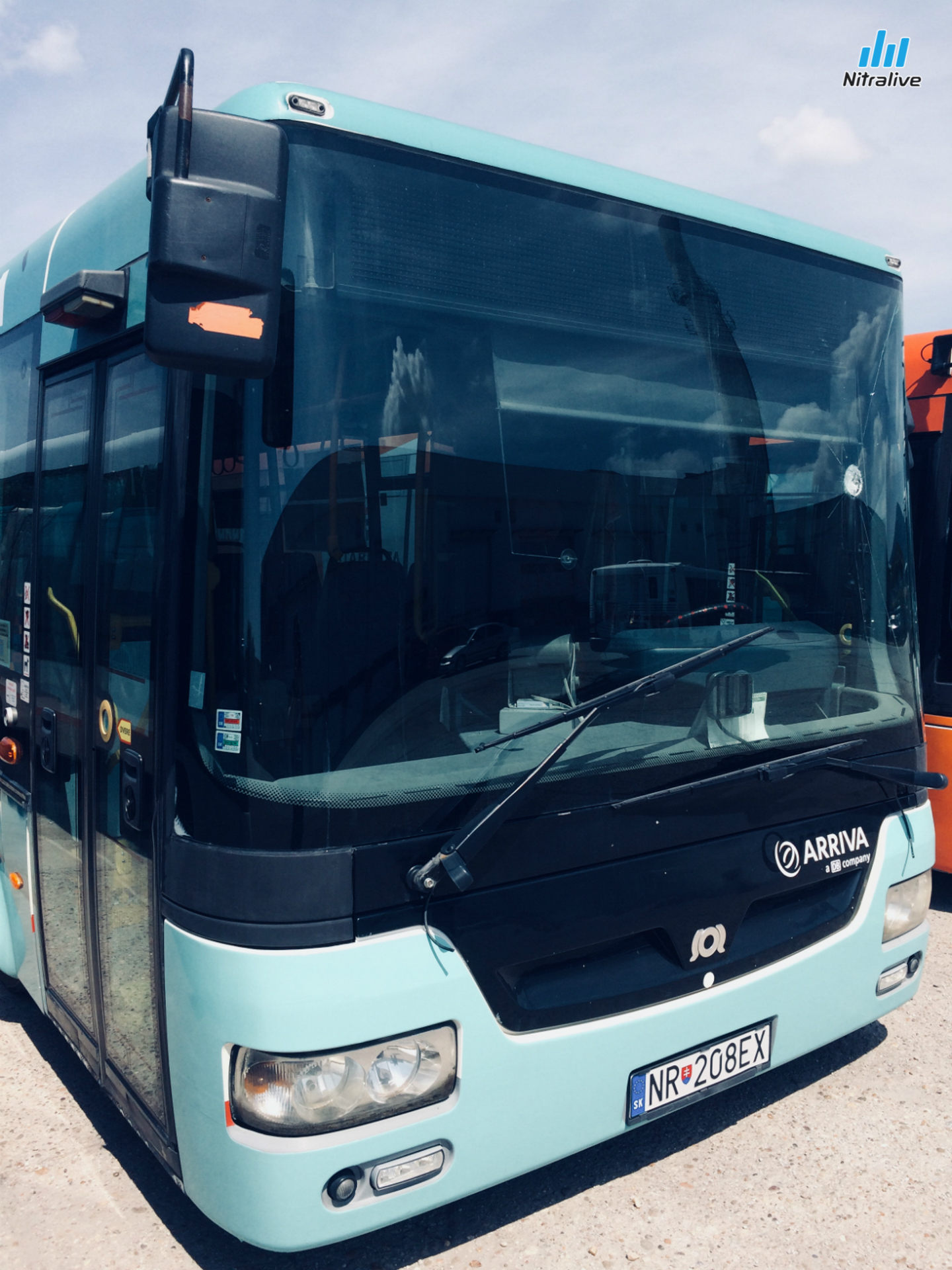 MHD Nitra bus poškodené sklo