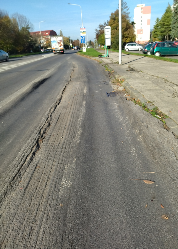 Ďurčanského - Vyjazdené asfaltové koľaje