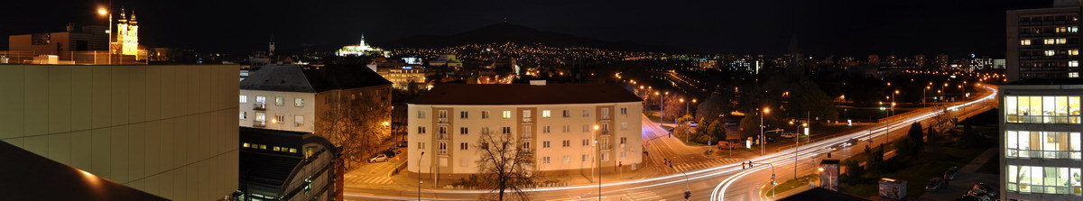 Nočná Nitra z Mlynov - panoráma