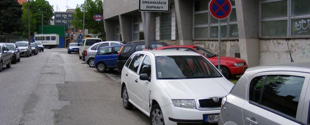 Blog o doprave s Andrejom Sitkeyom: Ako riešiť parkovanie v Nitre?