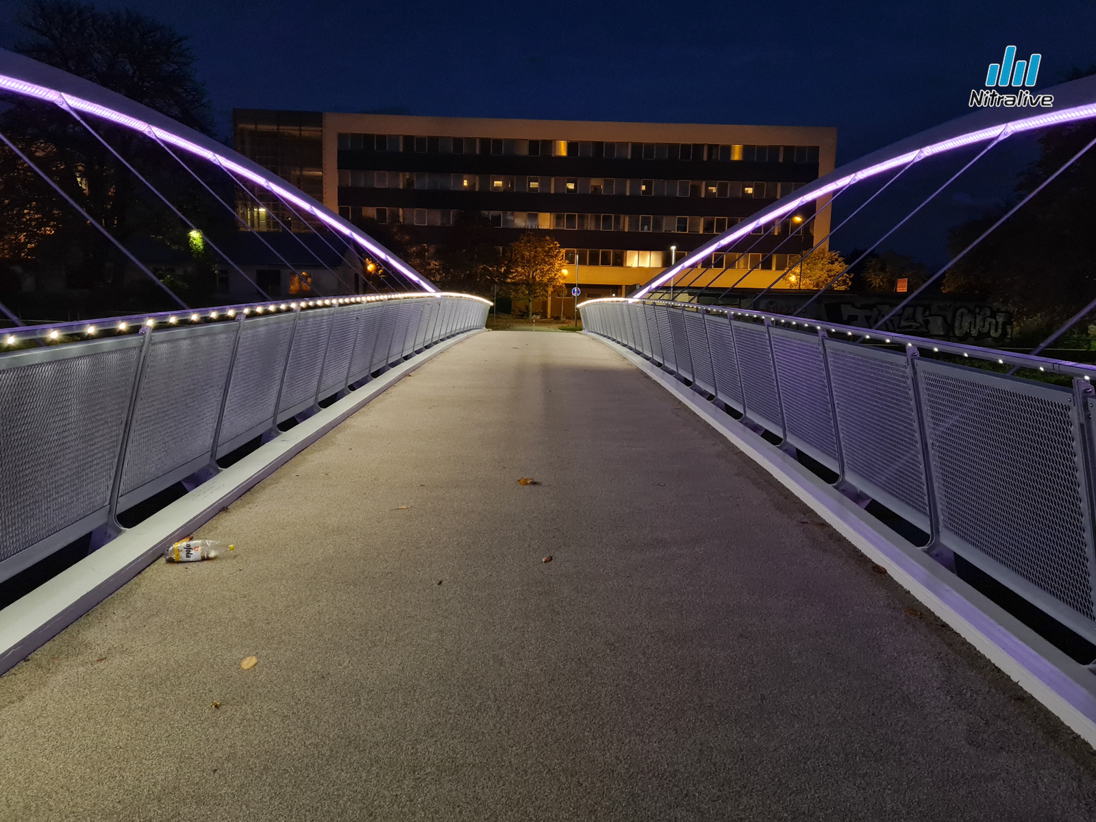 Kalvársky cyklomost má nefunkčné LED osvetlenie, oprava do konca novembra