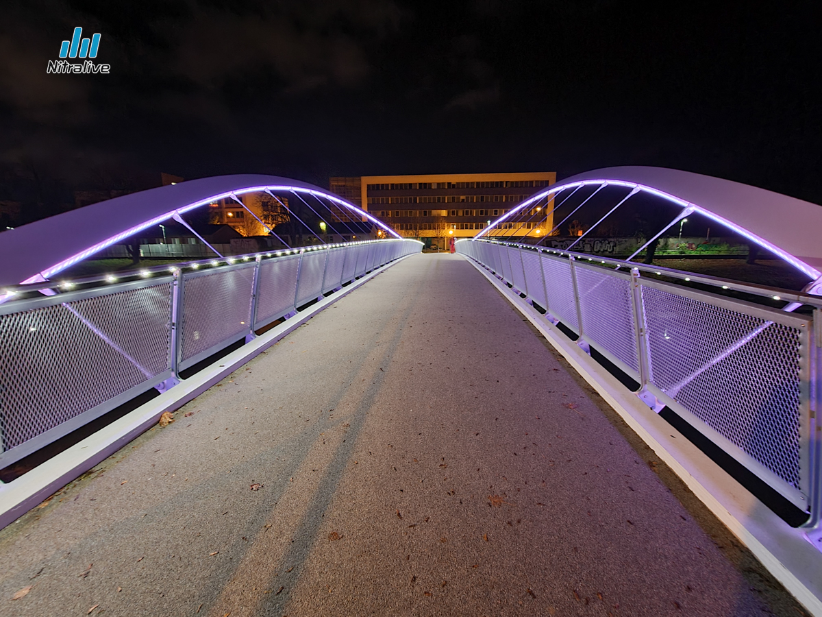 Kalvársky cyklomost po oprave LED osvetlenia