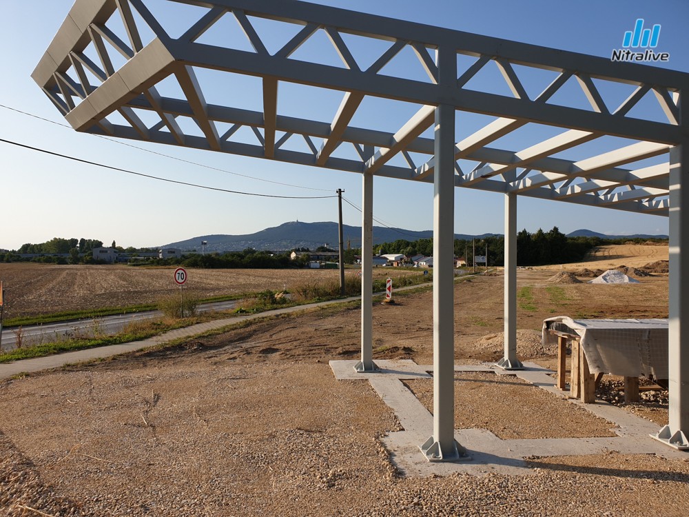 Prístrešok, Janíkovce