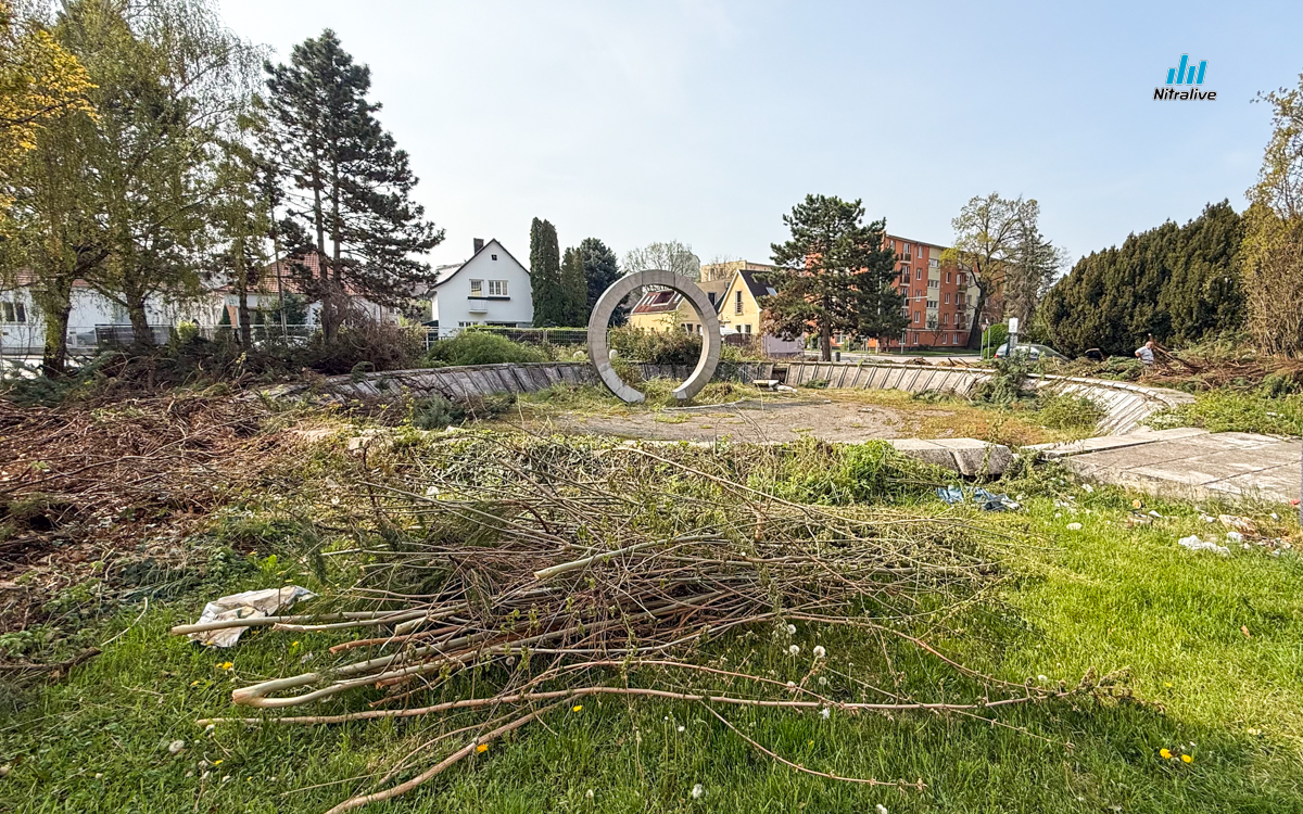 Fontána PKO Nitra, čistenie